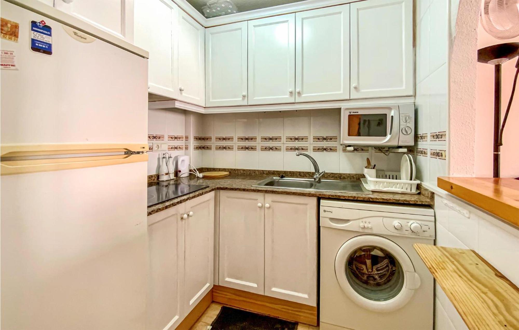 1 Bedroom Pet Friendly Apartment In Торевиеха Екстериор снимка